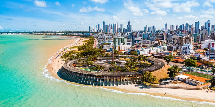 Decisão judicial garante que Hotel Tambaú, construído em 1972, em João Pessoa, continue operando
