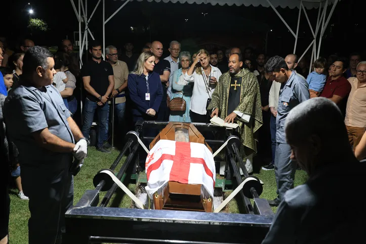 O corpo de Enaldo Marques foi sepultado no início da noite dessa quinta-feira, no Parque das Flores