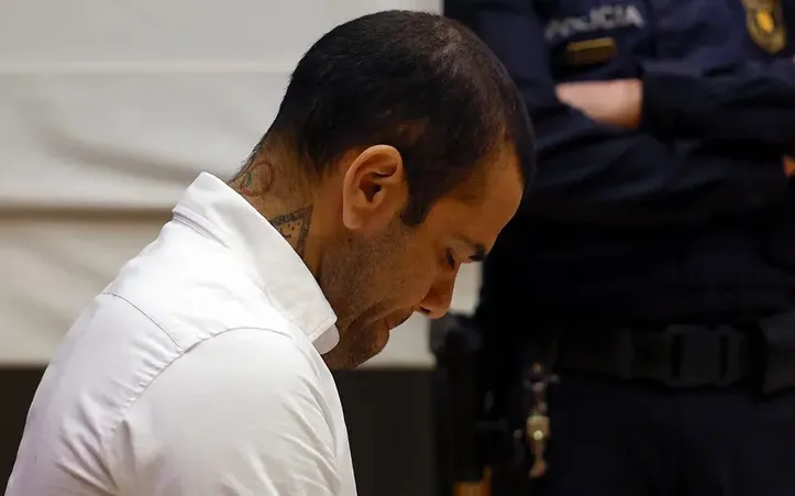 Pena de Daniel Alves tinha sido de quatro anos e seis meses