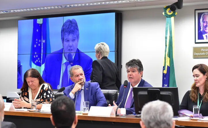 Desvios no INSS foram tema de reunião de comissão da Câmara, com a presença do Ministro Lupi