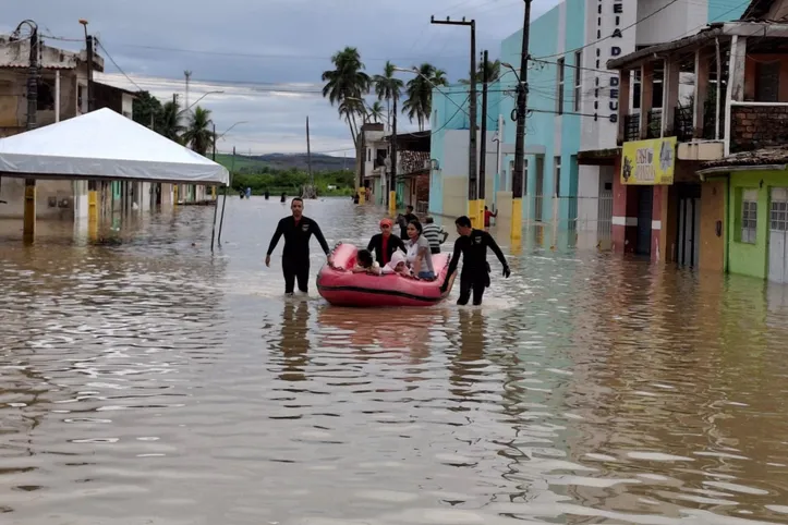 Chuvas que caíram em Maceió deixaram desalojados