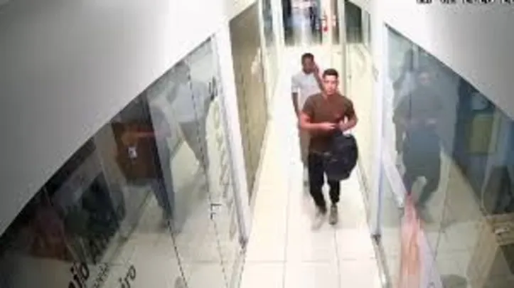 Dois homens entraram no estabelecimento sob o pretexto de cotar preços de aparelhos