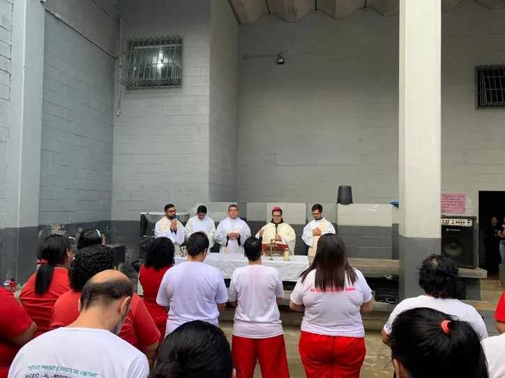 Dom Beto Breis celebrou a Santa Missa no Presídio Santa Luzia