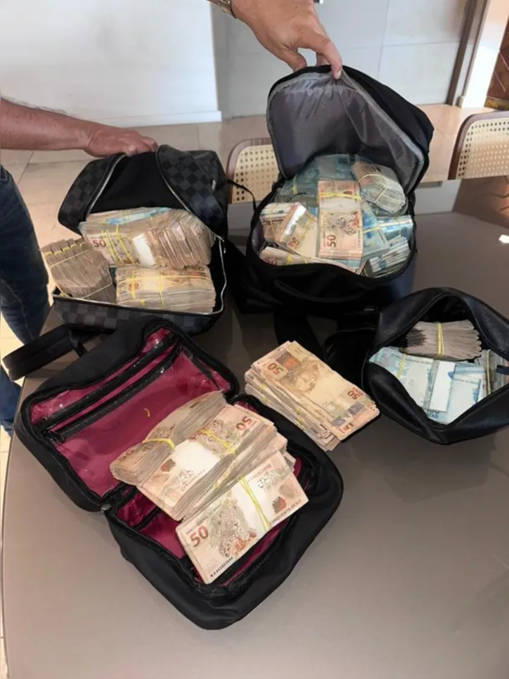 Polícia Federal encontrou mais de R$ 1 milhão em espécie na casa de alguns alvos da operação