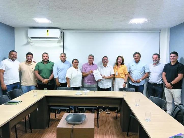 Domício Silva recebe cooperativas da agricultura familiar para discutir novas parcerias