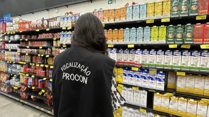 Procon fiscaliza preço dos produtos que compõem a cesta básica em Maceió