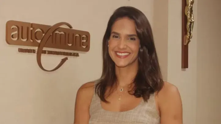 ANNA PAULA LEÔNCIO, diretora-executiva da Rede Autoimune, comemora a inauguração do novo Centro de Tratamento de Doenças Autoimunes da Santa Casa de Maceió