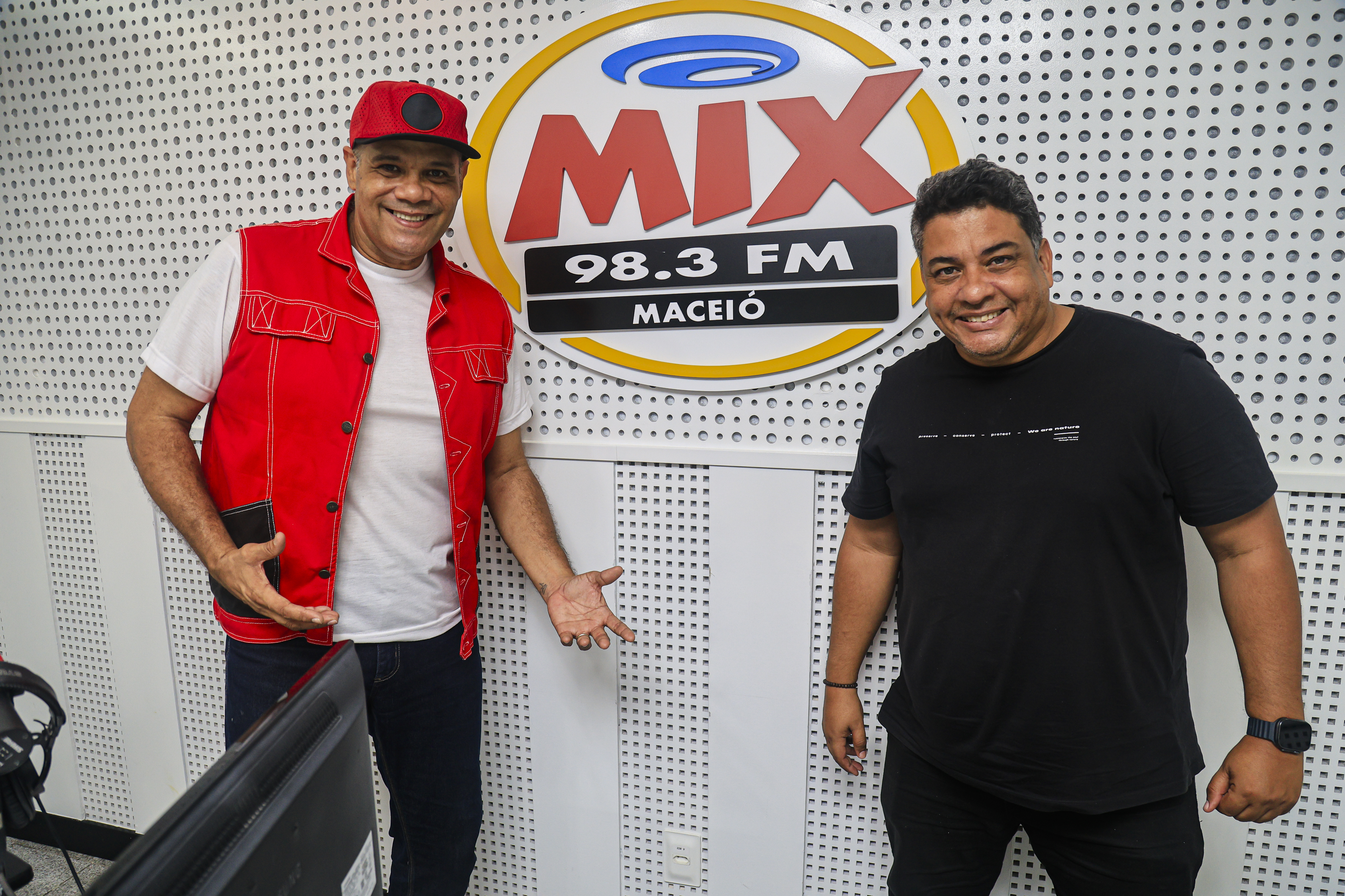 Rádio Mix Maceió completa dois anos com expansão da programação e