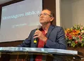 Pastor Alberto agradece a Deus e convoca igreja para orar mais