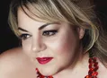 Soprano brasileira é condecorada pelo rei Charles 3º com mesmo título dado a Adele e Ed Sheeran