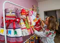Do tecido à tradição: o encanto das roupas juninas infantis feitas à mão