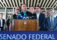 Bolsonaro discursa em sessão no Senado para homenagear pastor e chora imagem