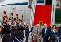 Viagens internacionais de Lula opõem PT e ministros do Planalto imagem