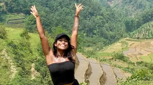 Brasileira que caiu em penhasco na Indonésia é encontrada morta - Imagem