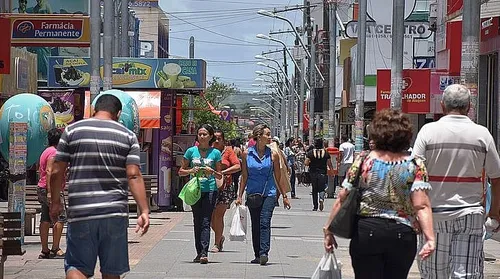 Comércio de Maceió é movimentado por procura de roupas e acessórios juninos - Imagem