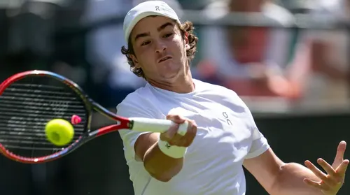 João Fonseca faz história e vence na estreia de Wimbledon - Imagem