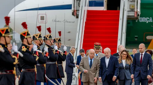 Viagens internacionais de Lula opõem PT e ministros do Planalto - Imagem