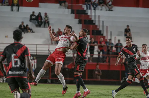 CRB perde de virada para o Atlético-GO, pela Série B: 2 a 1