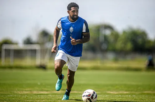 Com volta de Vidal, CSA treina com todo o grupo