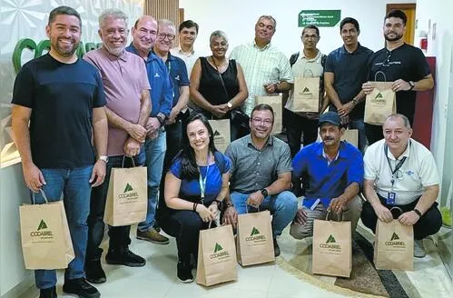 Comitiva da Pindorama visita maior cooperativa de café conilon do país