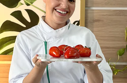 Entramos no hype: conheça o ‘morango do amor’ da chef confeiteira Day Tenório