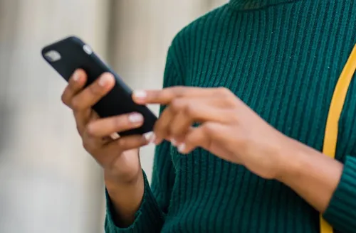 IBGE: 9 em cada 10 brasileiros acima de 10 anos têm celular