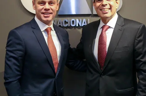 Lula torra quase R$ 1 milhão com aluguel de carros em Paris