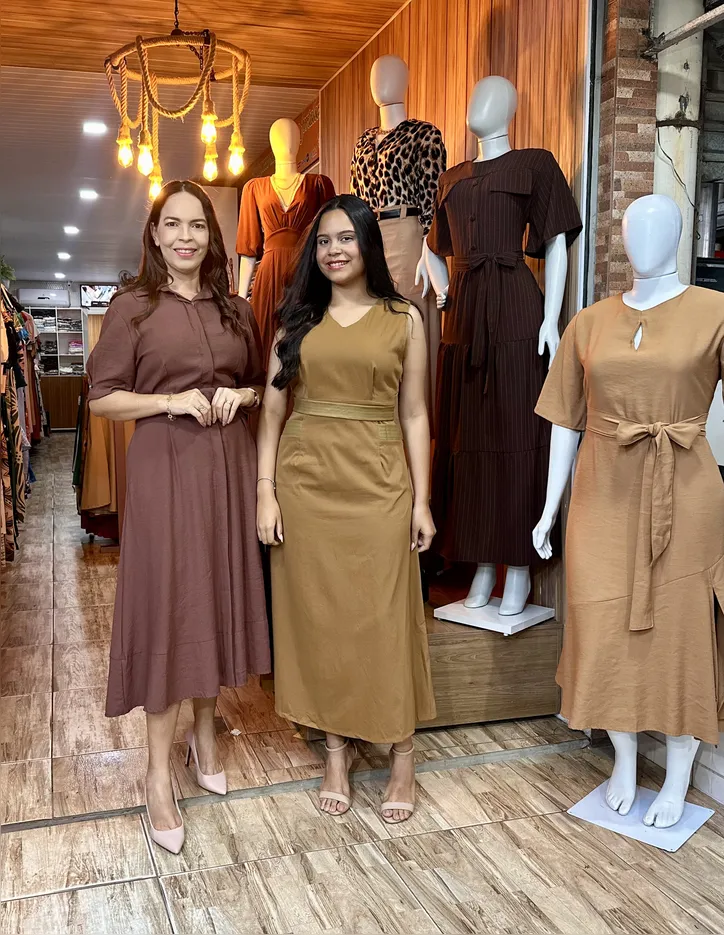 Joyce e a filha Rhayanne trabalham com moda direcionada à mulheres evangélicas