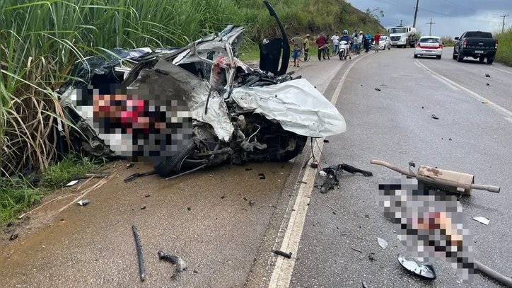 Acidente entre carro e micro-ônibus deixa um morto na AL-105, em Porto Calvo