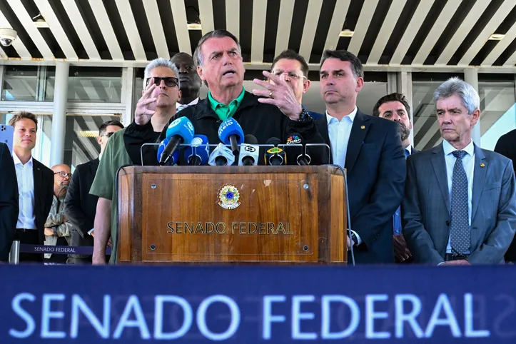 O ex-presidente Jair Bolsonaro: "Acredito em Deus. Peço orações a vocês"