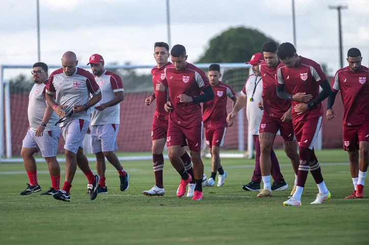 Elenco regatiano segue os treinamentos para jogo contra o Coxa