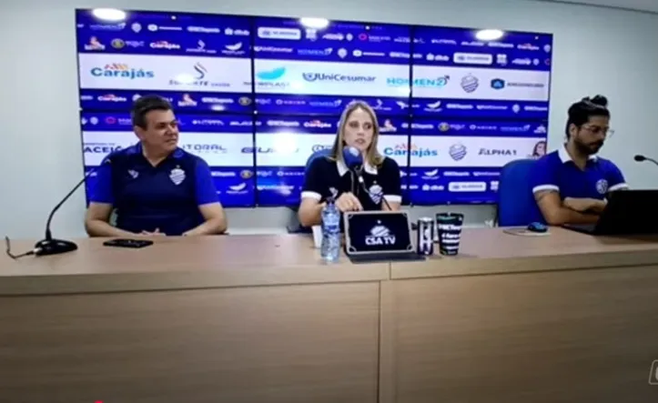 Presidente Mírian Monte com dirigentes do CSA, durante entrevista coletiva nessa segunda-feira (7)