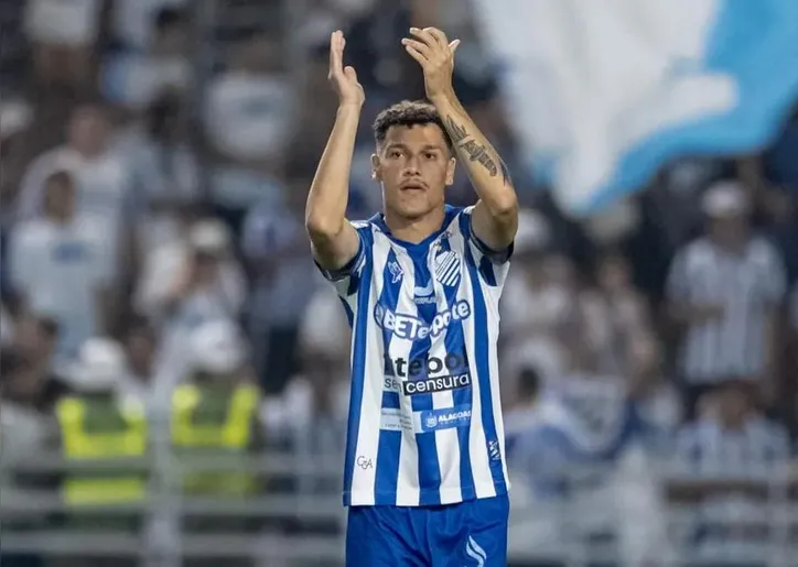 Lateral-esquerdo Enzo tem vínculo com o CSA até o final de 2027
