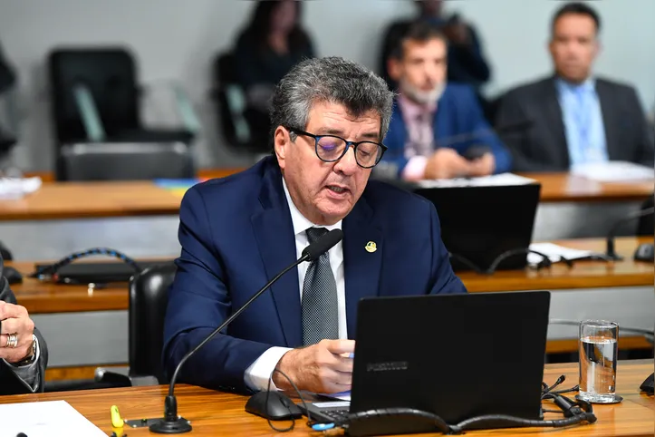 Senador alagoano Fernando Farias foi designado relator da indicação de Marluce Caldas para o STJ


À bancada, em pronunciamento, senador Fernando Farias (MDB-AL).

Foto: Roque de Sá/Agência Senado