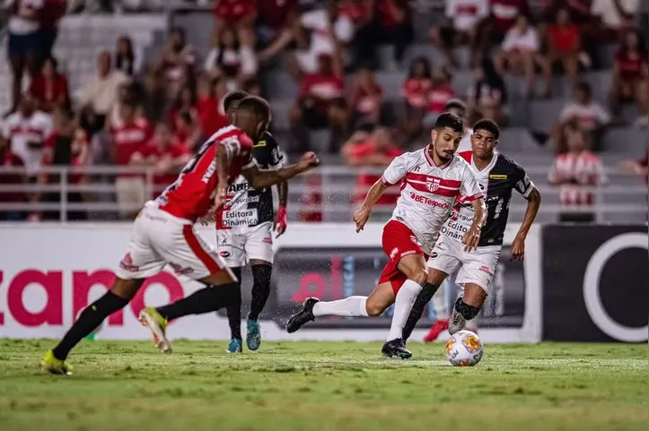 Danielzinho vem jogando bem, mas vai desfalcar o Galo neste sábado (21), por estar suspenso