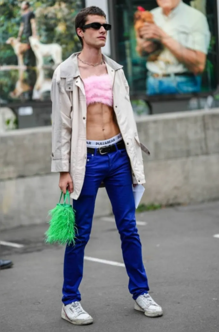 Imagem ilustrativa da imagem Deles para elas: 4 itens de moda feminina que começaram masculinos