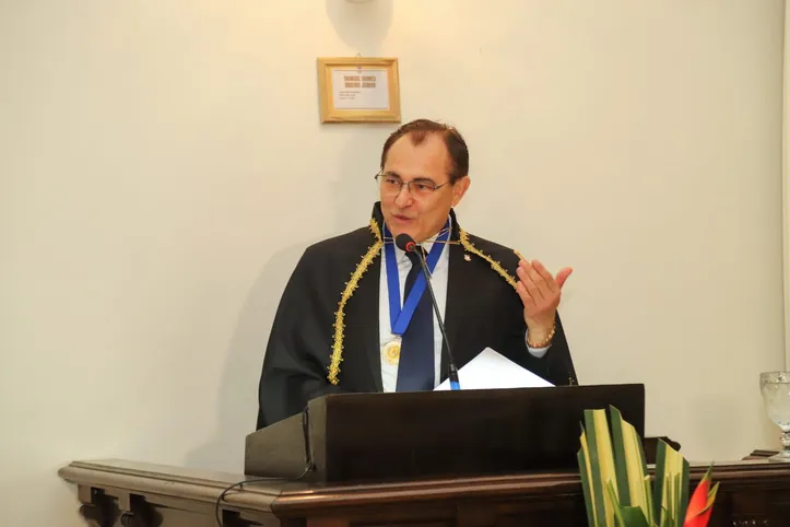 Juiz de Direito e historiador, CLAUDEMIRO AVELINO é novo membro imortal da Academia Alagoana de Letras, assumindo a cadeira de número 30, que tem como patrono Inácio de Barros
