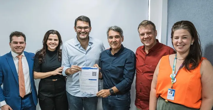 Imagem ilustrativa da imagem Dia da Pizza — Breno, Leopoldo e Dedé Gama brindam os 40 anos da SuperPizza