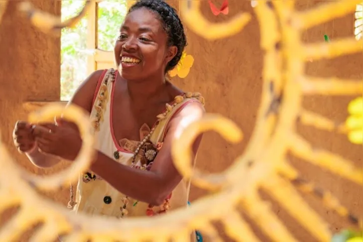 Cena do documentário “Dalvinhas”, que estreia neste sábado (12) em Piaçabuçu e celebra a trajetória da educadora e líder cultural Dalva de Castro