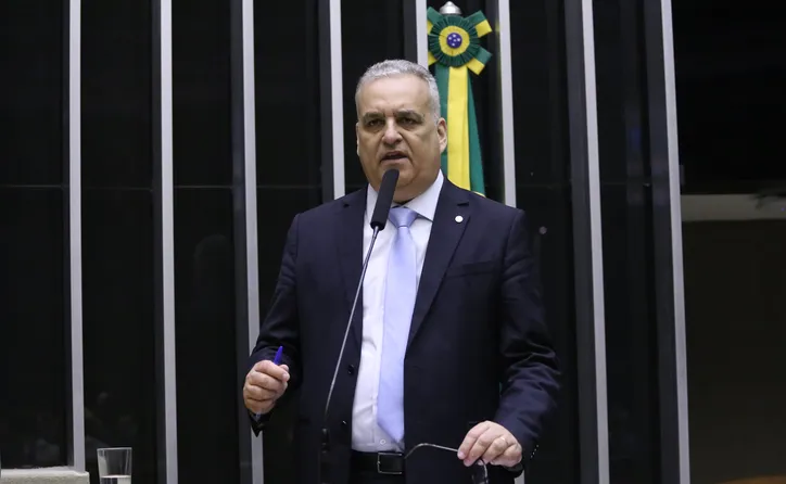 Imagem ilustrativa da imagem Emendas, máquinas e alianças: reeleição favorece atuais deputados