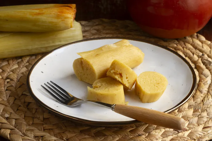 Comer de forma moderada durante as festas juninas é uma das dicas do especialista