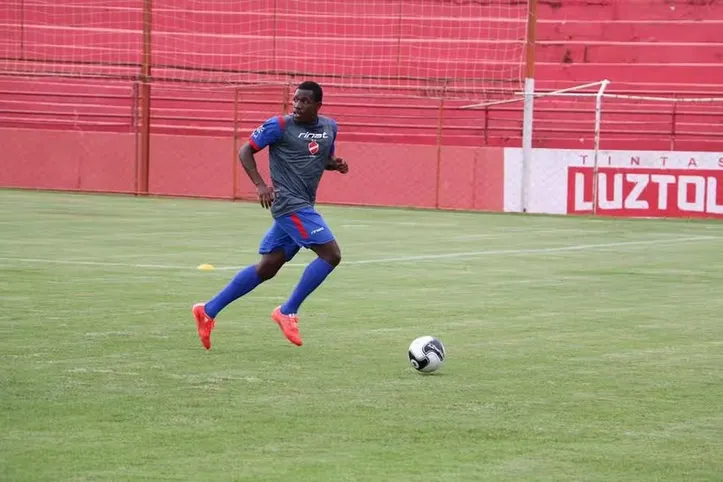 Além do Fluminense, Luiz Fernando passou também por clubes como Vila Nova e América Mineiro