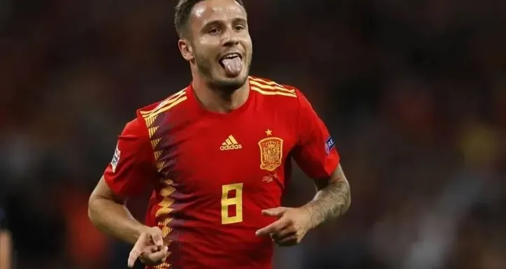 Meio-campista Saúl Ñíguez em ação pela seleção da Espanha