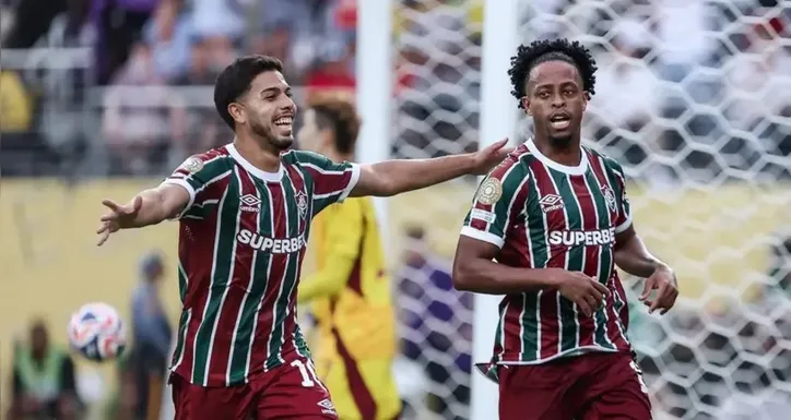 Keno e Nonato comemoram gol do Fluminense contra o Ulsan
