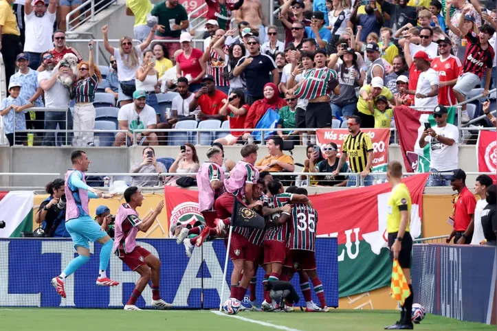 Jogadores do Fluminense comemoram gol da vitória por 2 a 1