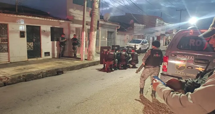 Forças de segurança montaram cerco policial na rua