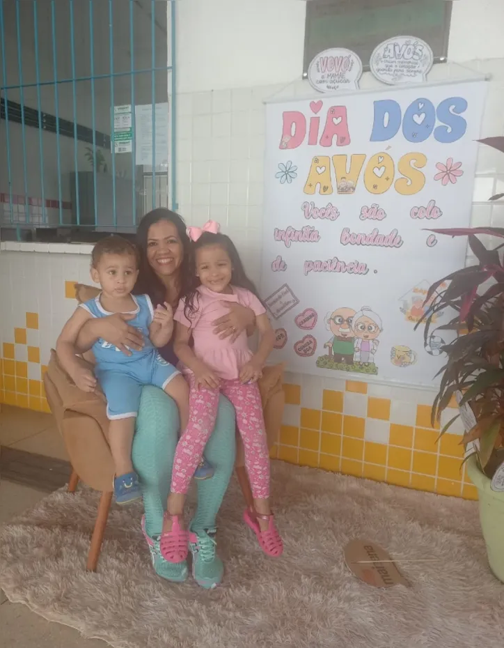 Josilene com os netos