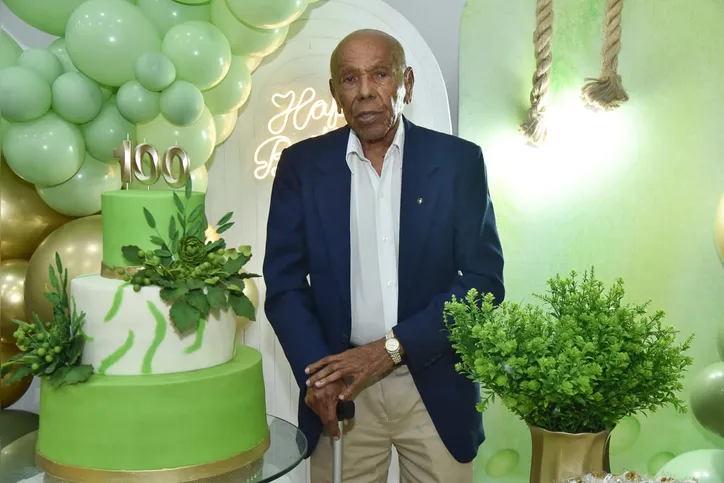 Diácono Araújo agradece a Deus pela graça de ter recebido Jesus como seu salvador