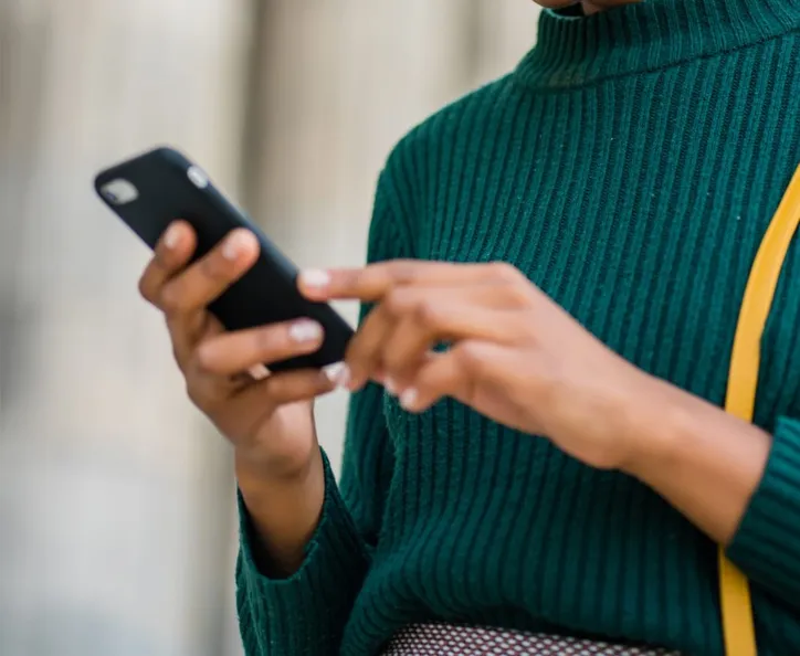 Imagem ilustrativa da imagem IBGE: 9 em cada 10 brasileiros acima de 10 anos têm celular