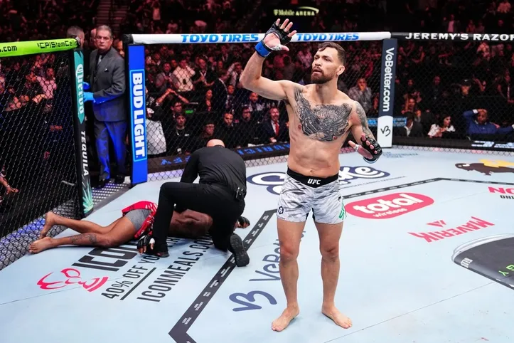 Alagoano Maurício Ruffy acompanha de perto o UFC 317